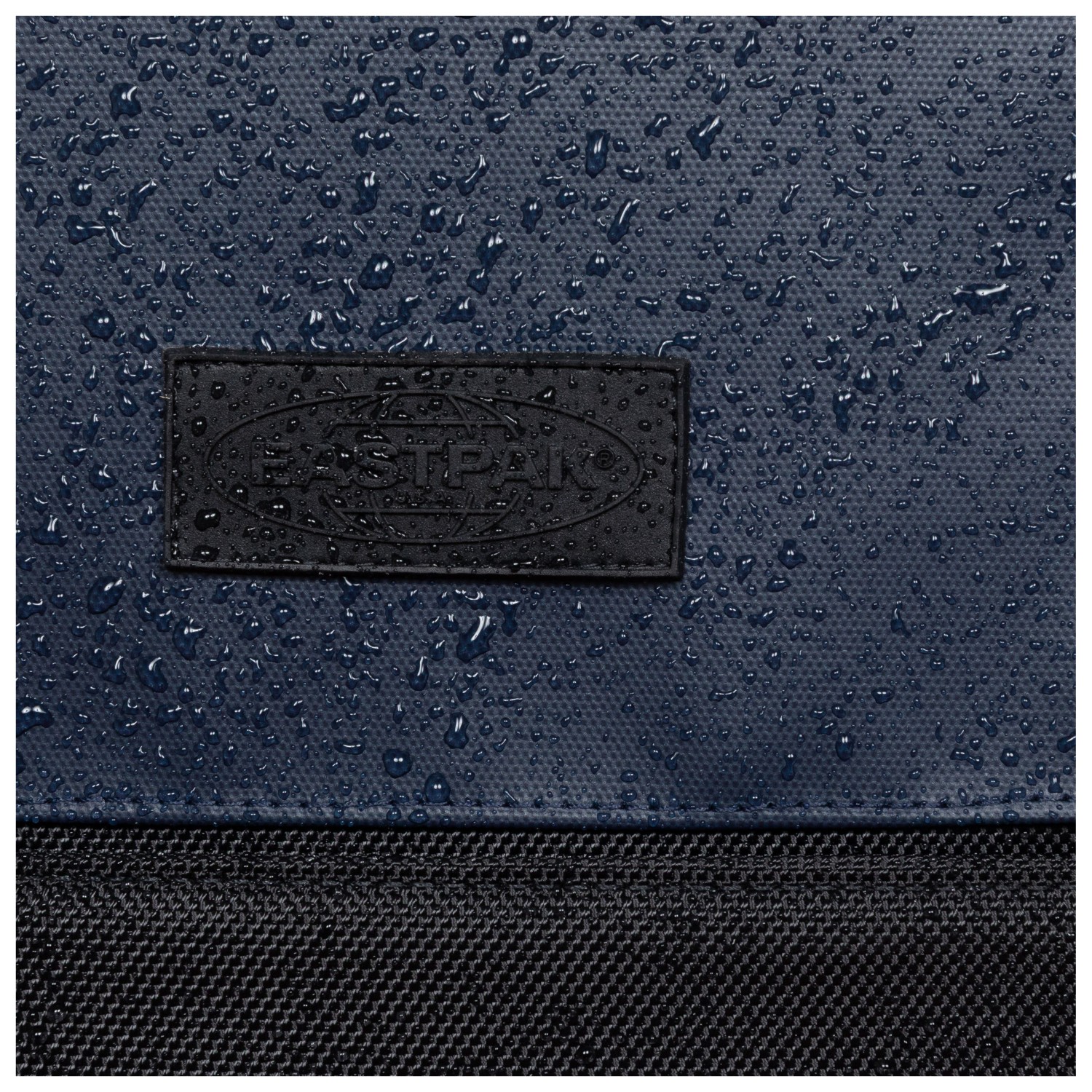 Valise Cabine EASTPAK Tranverz M - Tissu Hydrofuge, Roues, Verrou TSA - Coloris DOTSBLACKSILVER