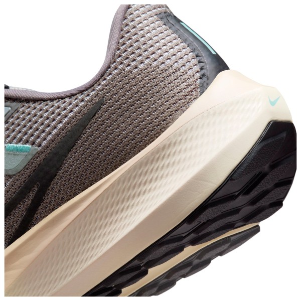 Nike - Air Zoom Pegasus 40 Premium - Running shoes