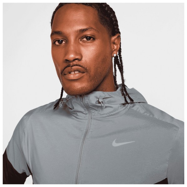 Nike - Impossible Light Windrunner Jacket - Loopjas