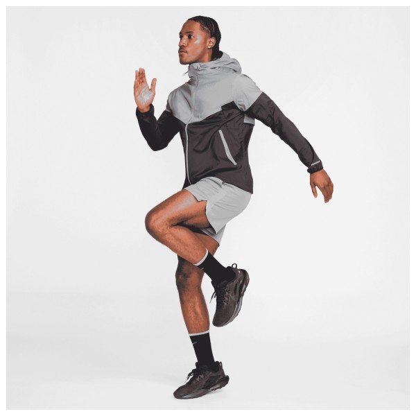 Nike - Impossible Light Windrunner Jacket - Loopjas