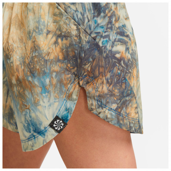 Nike - Women's Dri-FIT Repel - Løbeshorts og 3/4-løbetights
