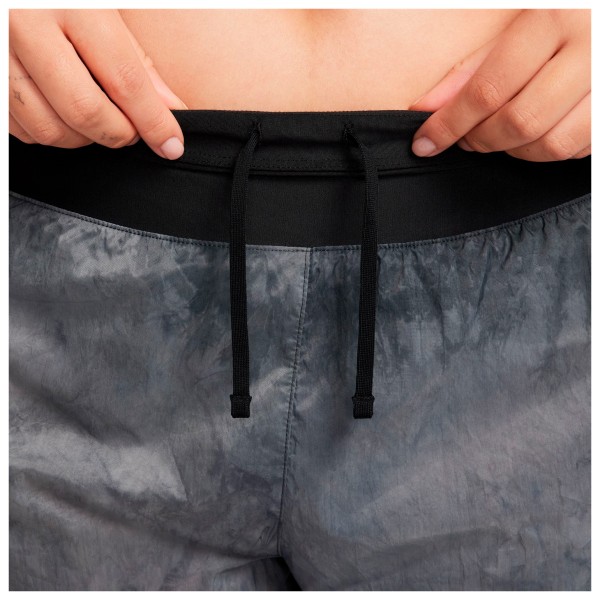 Nike - Women's Trail Repel Mid-Rise Shorts - Loopshort
