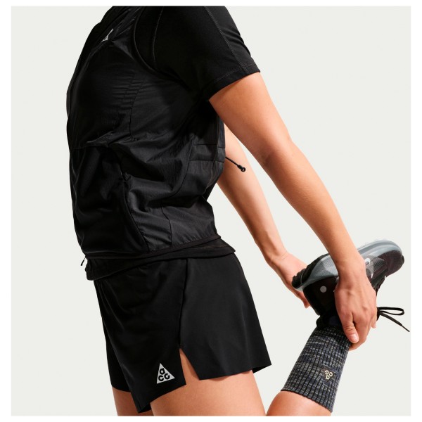 Nike - Women's ACG Trail Dri-Fit MRBF 4'' Shorts AOP - Running shorts