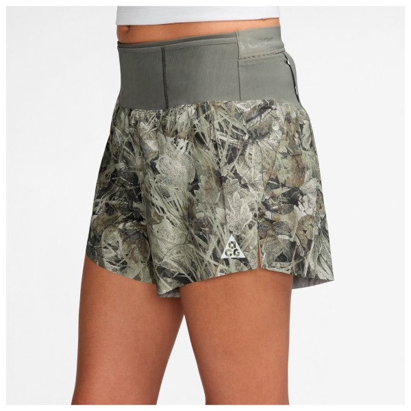 Nike - Women's ACG Trail DF Mid Rise Brief 4'' Shorts AOP - Pantalones cortos de running
