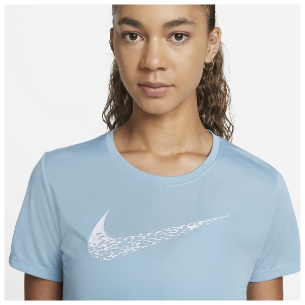 swoosh running top
