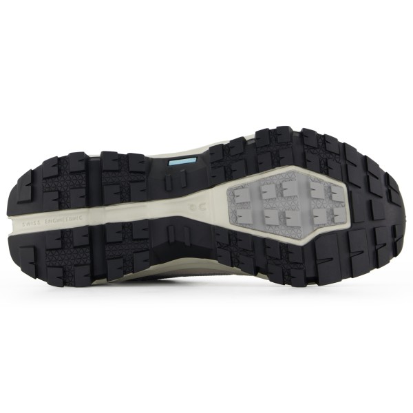 On - Women's Cloudrock Mid WP - Vaelluskengät