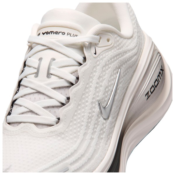 Nike - Women's Vomero Plus - Running shoes