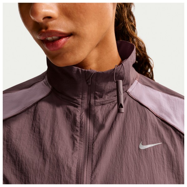 Nike - Women's Swift UV Repel Jacket - Løbejakke