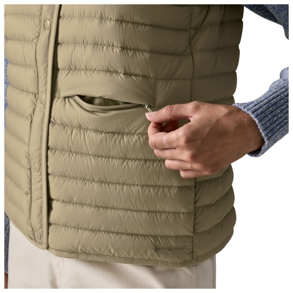 Patagonia - Women's Lightweight Reversible Down Sweater Vest - Dunvest