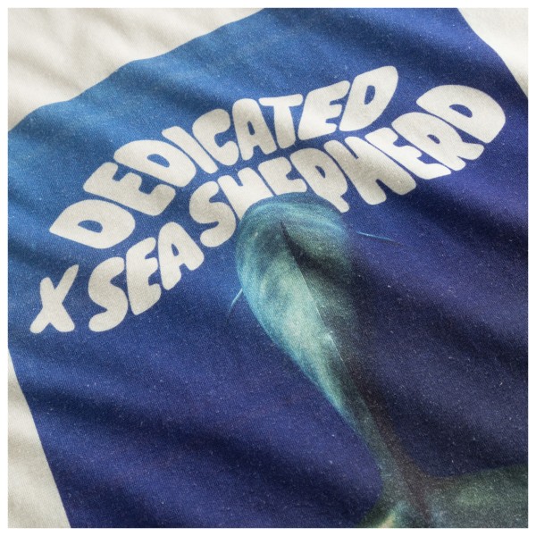 DEDICATED - T-Shirt Gustavsberg Hemp Dolphin Tail - Camiseta de manga corta