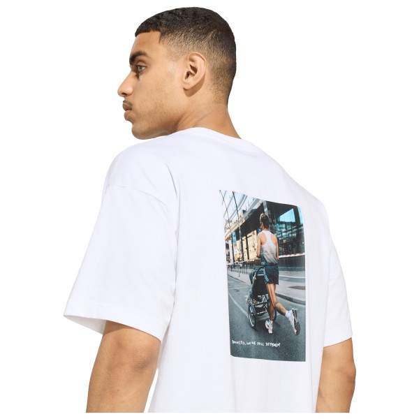 adidas - Runners We Are Different Graphic T-Shirt - Running shirt