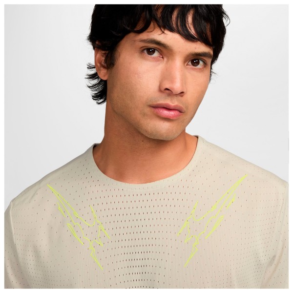 Nike - Dri-Fit ADV Aeroswift GFX S/S - Camiseta de running
