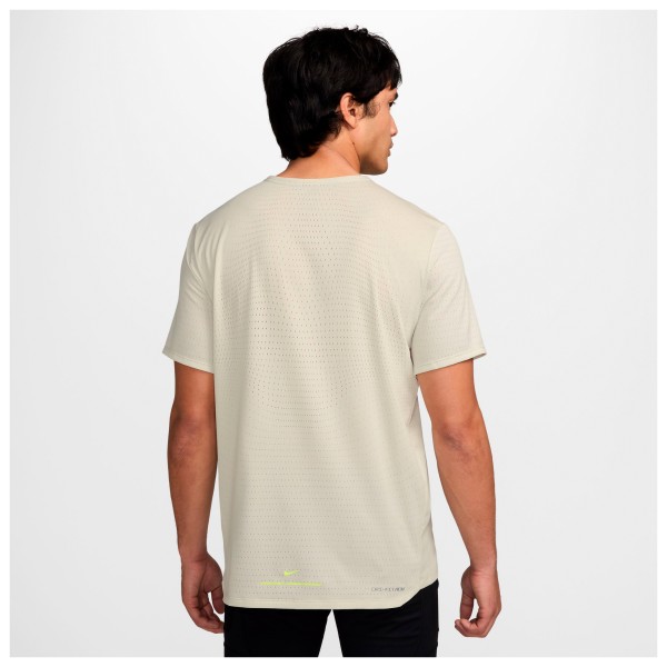 Nike - Dri-Fit ADV Aeroswift GFX S/S - Loopshirt