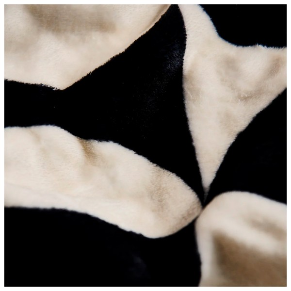 Slowtide - Caster Plush Throw Blanket - Picnic blanket