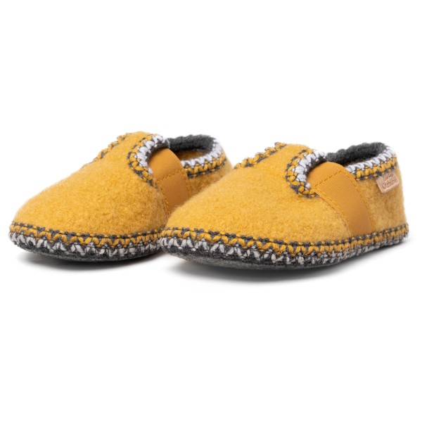 Living Kitzbühel - T-shirt with Crochet Trim - Slippers
