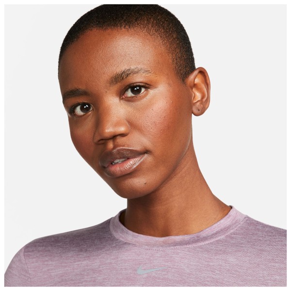 Nike - Women's Dri-Fit Swift Element UV Women Shirt - Loopshirt