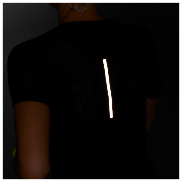 adidas - Women's ULT Engineered Tee - Løbeshirt