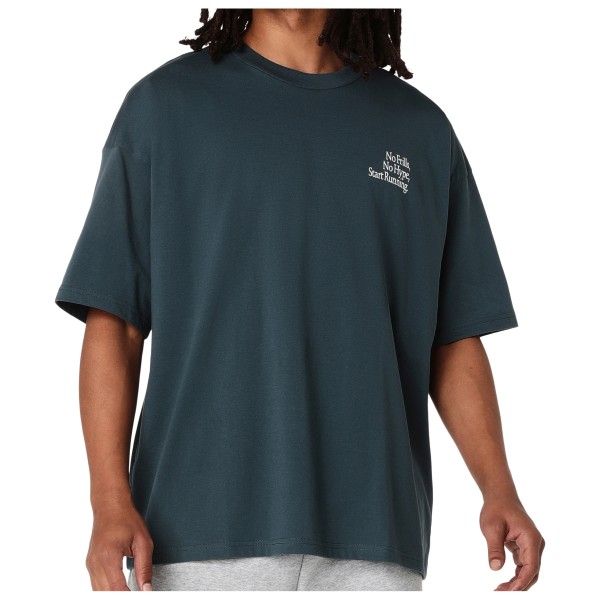 Asics Runner Message Graphic Relaxed Tee Hardloopshirt Blauw