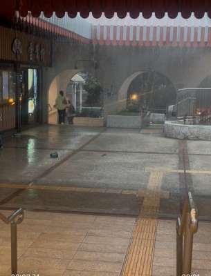 Imagen 1 de Yan Lok sobre ARTILECT - Shadow Canyon Jacket - Chaqueta impermeable