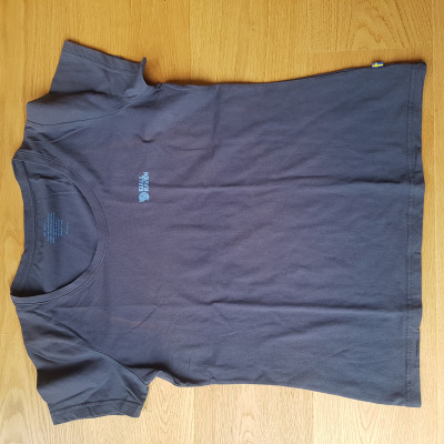 Imagen 2 de Anna sobre Fjällräven - Women's Fjällräven Logo - Camiseta de manga corta
