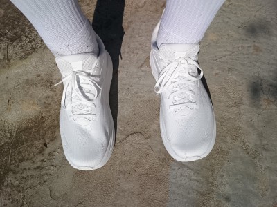 Image 2 from Octav of HOKA - Clifton 10 - Running shoes